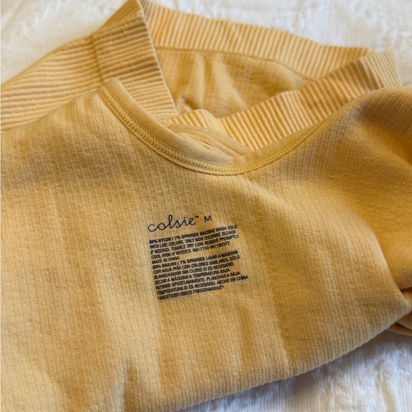 Colsie Yellow Ribbed Women's Top - Picture 3 of 3